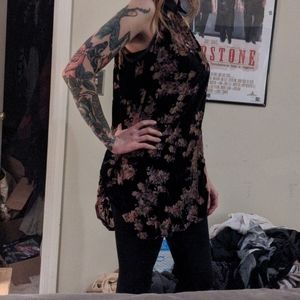 Keyhole fuzzy flower top